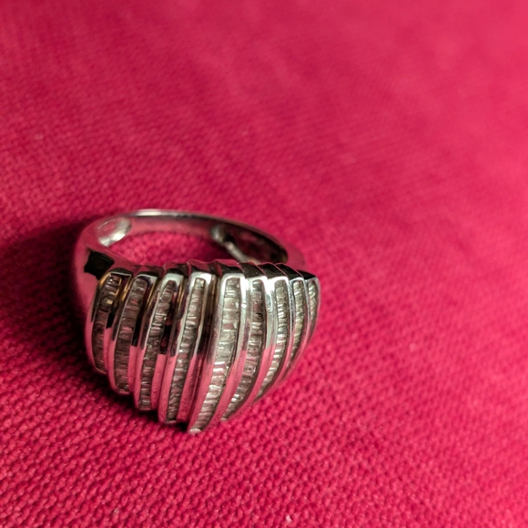 Elegant 10k White Gold Women's Ring - Picture 5 of 7